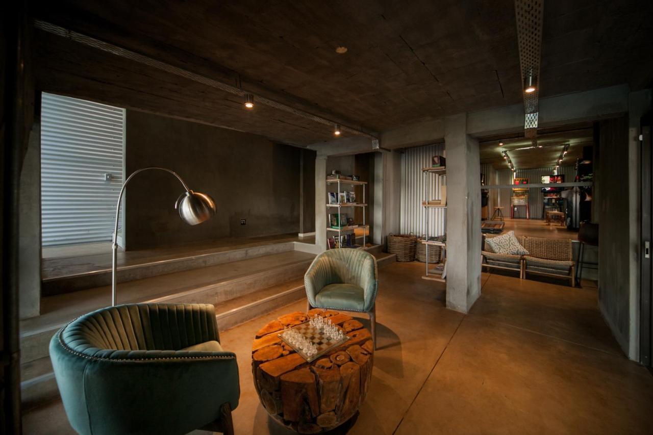 Mister C Bed & Breakfast Хартбееспоорт Екстериор снимка
