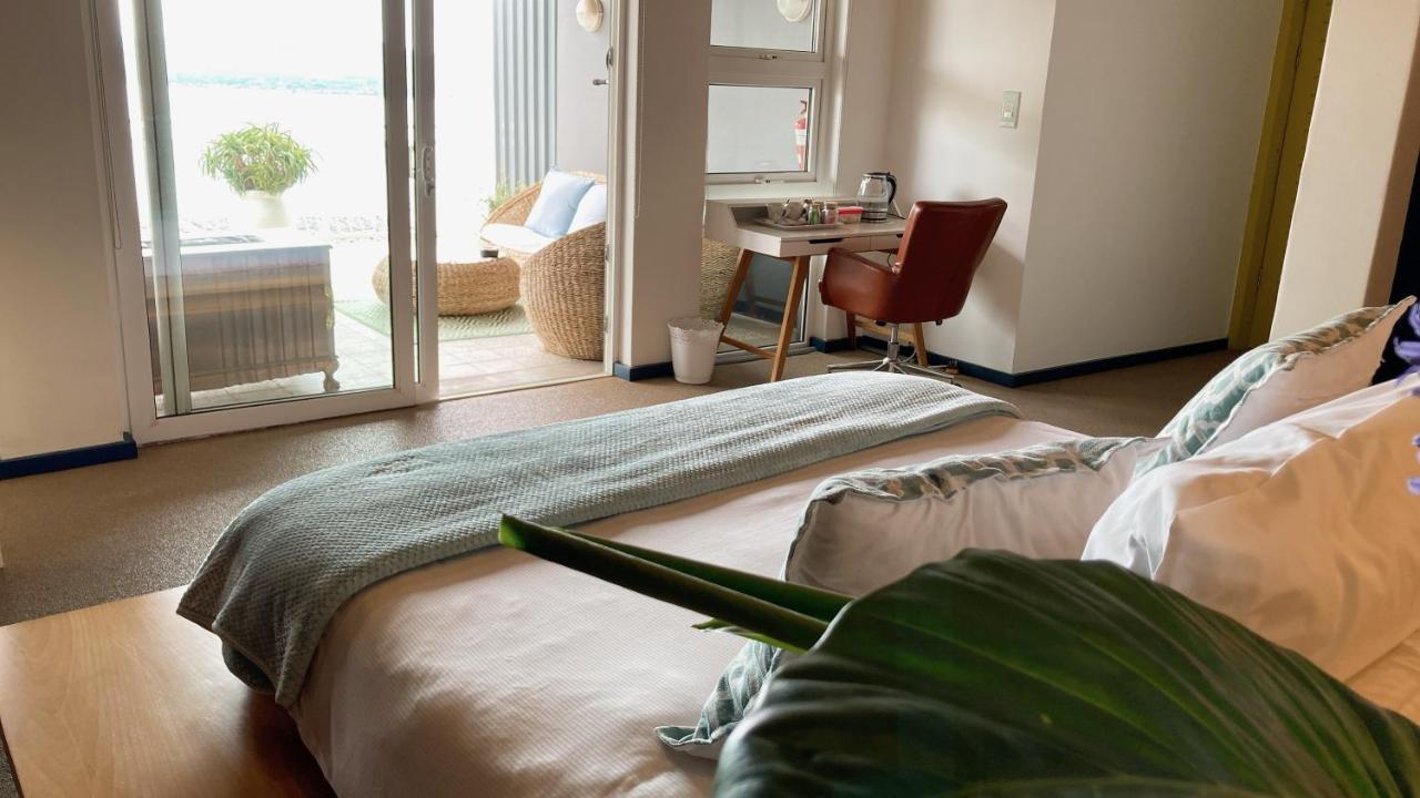 Mister C Bed & Breakfast Хартбееспоорт Екстериор снимка
